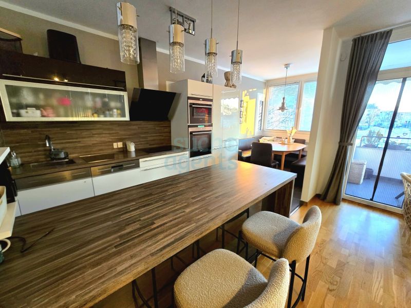 Hafenviertel: Hochwertige 4-Zimmer-Wohnung in ruhiger, zentraler Lage mit S�dbalkon & DAN-K�che /  / 4020&nbsp;Linz / Bild 1