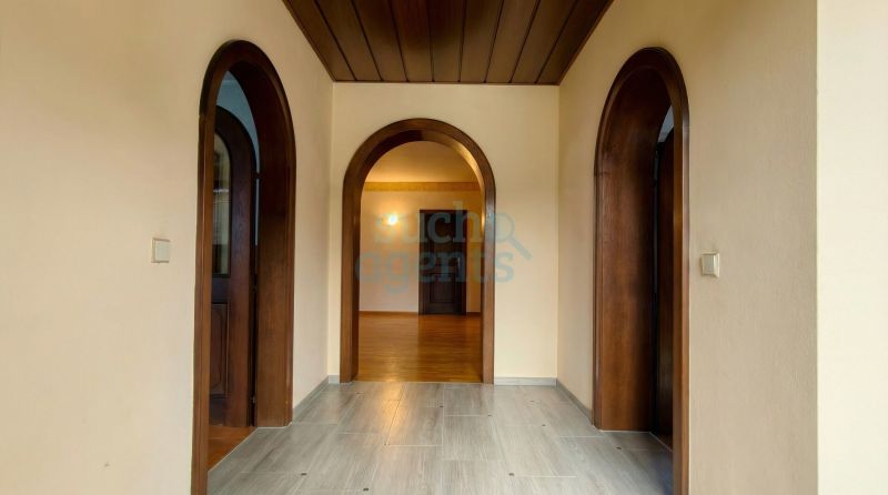 Neuer Preis! Imposantes Wohnobjekt mit insgesamt ca. 640m�, gro�er Panoramaterrasse und Garagen /  / 2560&nbsp;Hernstein / Bild 1