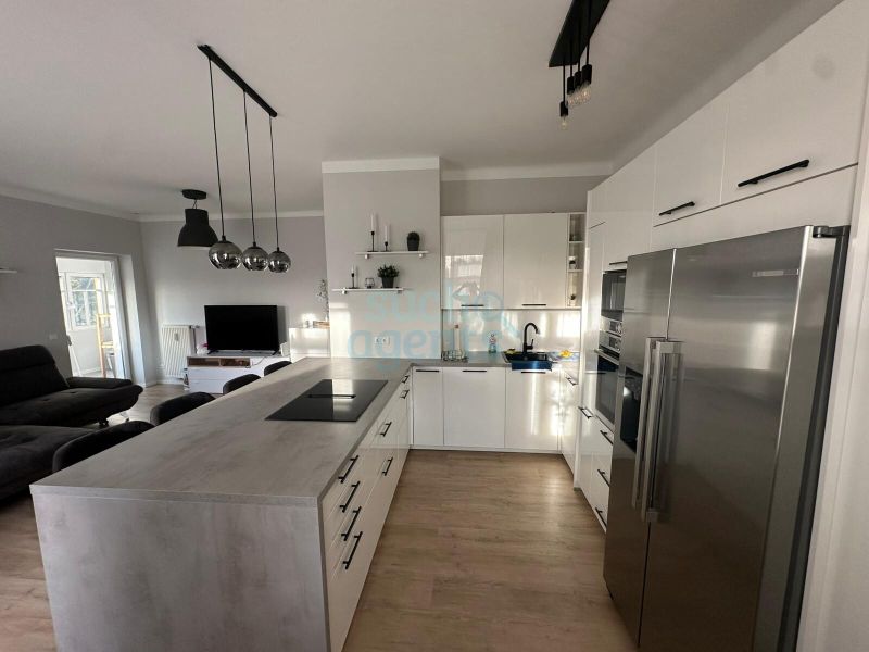 Renovierte 4-Zimmerwohnung mit 233 m² Eigengarten und zwei Stellplätzen ? Nähe Haid-Center