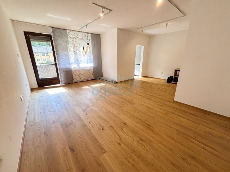 Sanierte 2-Zimmer-Wohnung mit S�dbalkon, Tiefgarage und gro�em Keller