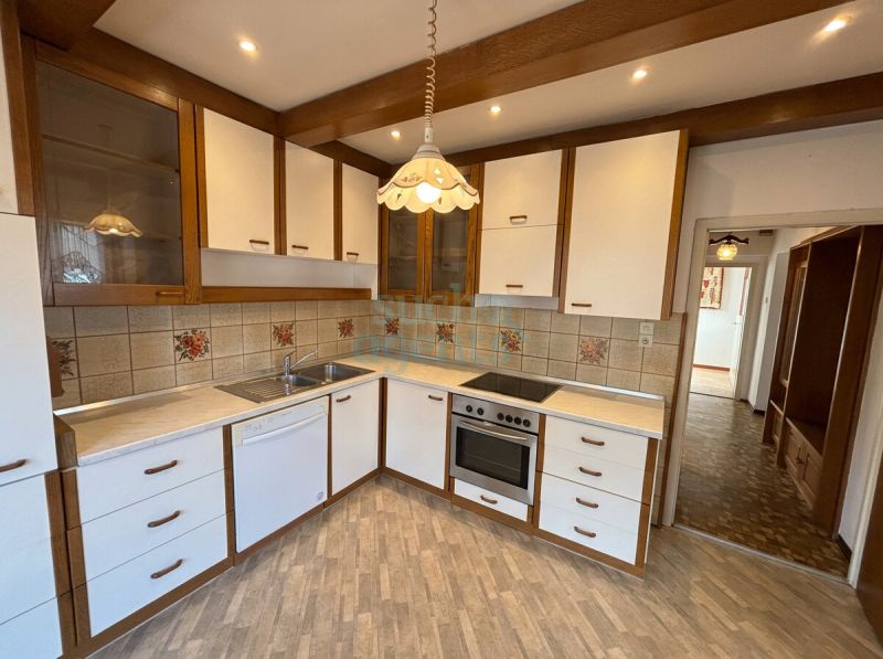 Renovierungsbed�rftiges Einfamilienhaus mit Balkon und Terrasse auf gro�z�gigem Grundst�ck /  / 8530&nbsp;Deutschlandsberg / Bild 2