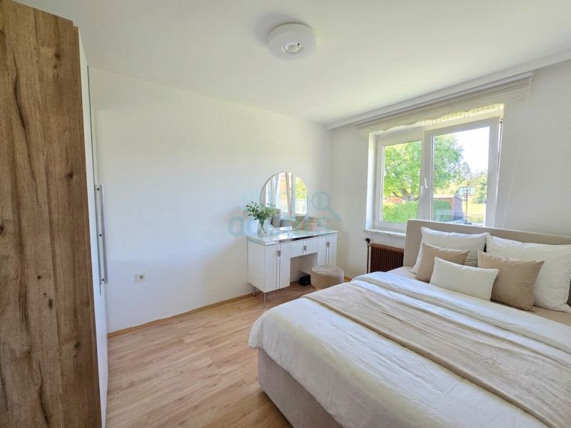 Zweifamilienhaus mit Ausbaupotential in ruhiger Siedlungslage /  / 4053&nbsp;Ansfelden / Bild 1