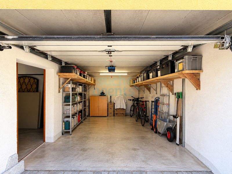 Gro�z�gige Garage mit vielseitigen Nutzungsm�glichkeiten in St. Martin bei Traun