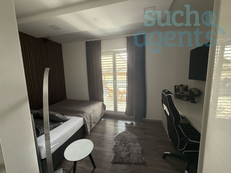 Offene Kche, grozgiger Wohnbereich und luxurises Badezimmer /  / 8401 Kalsdorf bei Graz / Bild 1