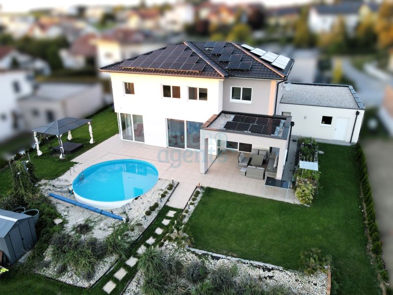 Exklusive Villa in Peuerbach, Baujahr 2022 ? Pool, Sauna, Doppelgarage & mehr /  / 4722 Peuerbach / Bild 1