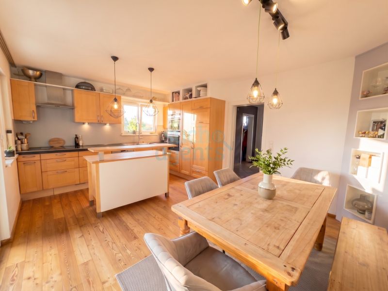 Sonniges Einfamilienhaus in ruhiger Lage mit Weitblick, Balkon, Tischlerk�che, Keller & Garage /  / 6845&nbsp;Hohenems / Bild 1