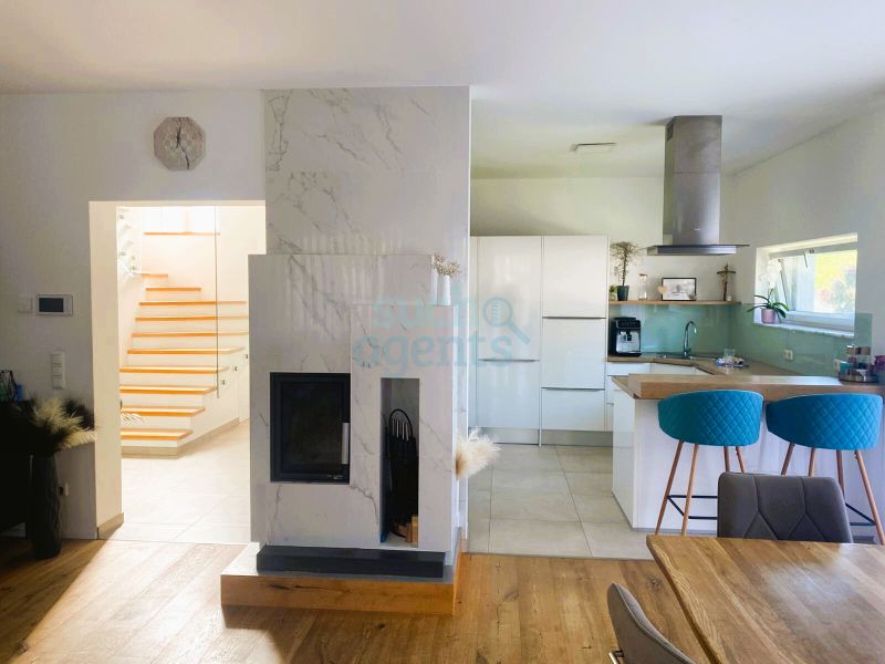 Modernes Einfamilienhaus mit Pool, großer Terrasse & hochwertiger Wohnatmosphäre in Top Lage