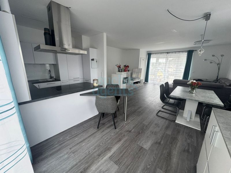 Hochwertige 2 Etagen Neubau-Wohnung mit 3 Zimmern, Balkon und Stellplatz