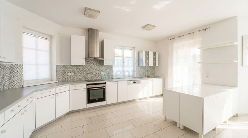 Gro�z�giges Einfamilienhaus mit Doppelgarage, Sonnenterrasse und viel Platz zum Leben /  / 3340&nbsp;Waidhofen an der Ybbs / Bild 3