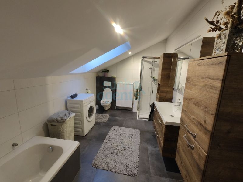 Grozgiges Mehrgenerationenhaus in Ruhelage mit Panoramablick ber Laakirchen /  / 4663 Laakirchen / Bild 2