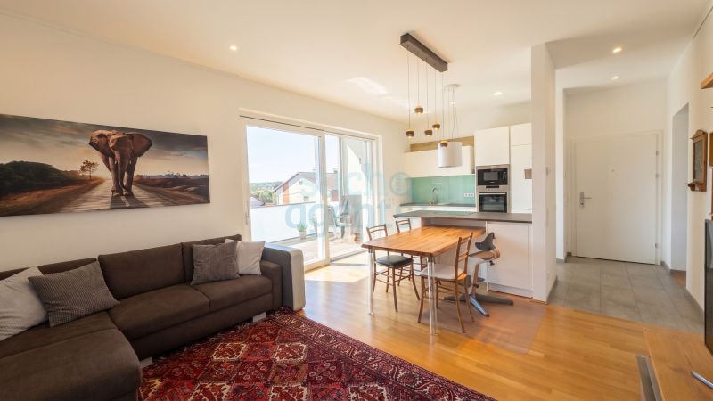moderne 3 Zimmer-Wohnung mit gro�em S�dbalkon und ca. 82 m2 Wohnfl�che