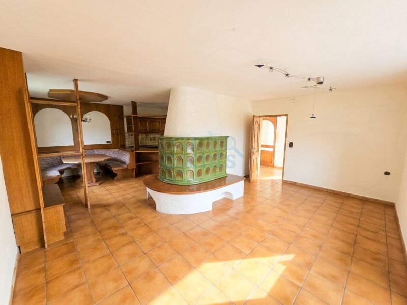 Gro�es Mehrfamilienhaus mit ca. 9.000 m� Grund ? 2 Einheiten, Garage, Pool, Sauna und viel Potenzial /  / 4040&nbsp;Linz / Bild 2