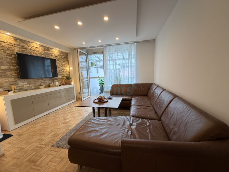 Voll unterkellertes Reihenhaus mit Terrasse, Garten, Garage und Carport in autofreier Wohnlage /  / 4030&nbsp;Linz / Bild 1
