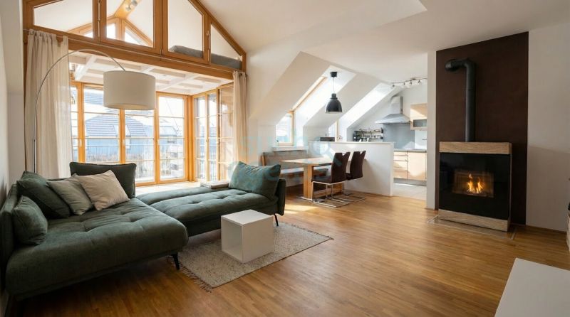 Sonnenverw�hntes Dachgeschoss mit Wintergarten und Tiefgarage