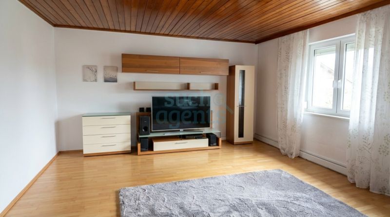 Gro�z�giges Familienhaus mit Pool, Kamin, PV-Anlage und hochwertiger Tischlerausstattung /  / 4973&nbsp;Sankt Martin im Innkreis / Bild 3