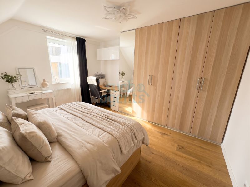 Modern wohnen in Ruhelage ? Einfamilienhaus mit Pool, PV, Garten, Winterg�rten & mehr | Lambach /  / 4650&nbsp;Lambach / Bild 3