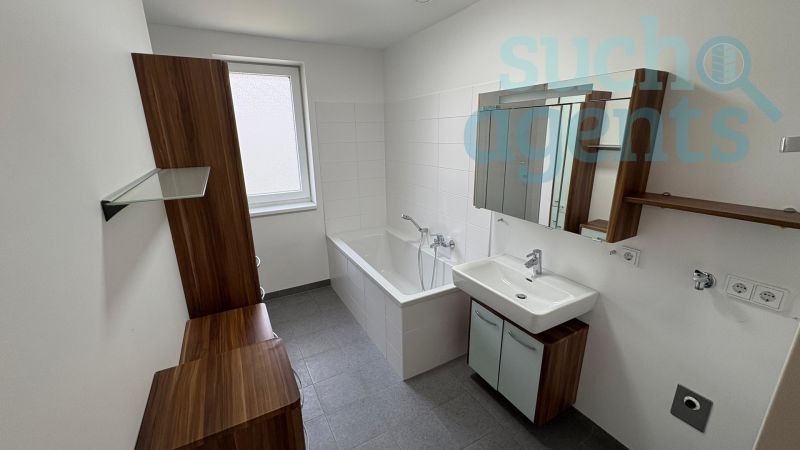 Exklusive Neubauwohnung mit Balkon, Loggia und Tiefgaragenplatz /  / 4020 Linz / Bild 2