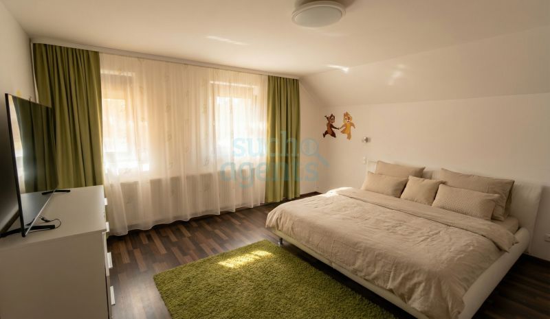 Modernisiertes Einfamilienhaus mit 166 m� Wohnfl�che, Garten, Garage und Keller /  / 2871&nbsp;Z�bern / Bild 2