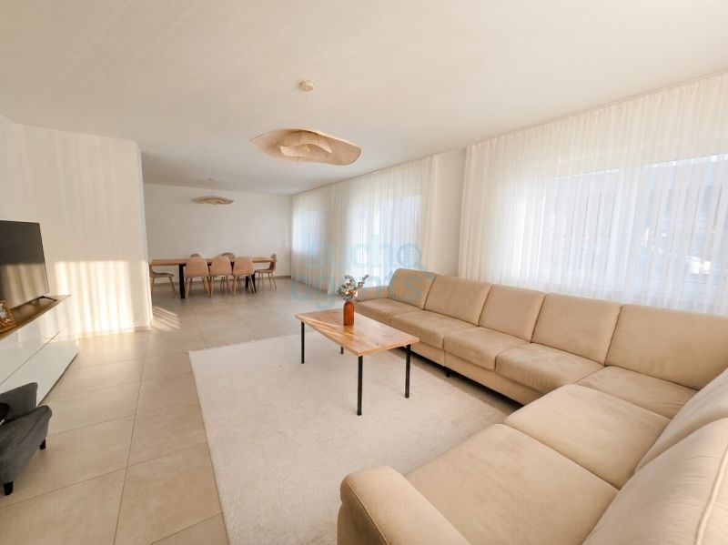 Exklusiv & neuwertig: Gro�z�giges Haus mit 2 Wohneinheiten, Wintergarten & Keller in Top-Lage /  / 4642&nbsp;Sattledt / Bild 1
