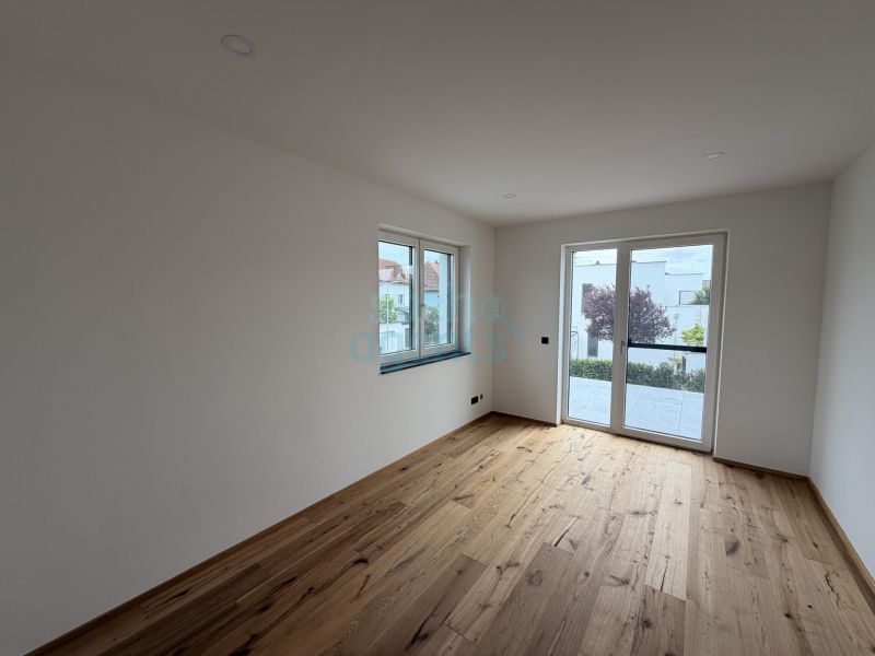 Stilvolle Doppelhaush�lfte mit Eigengarten und Carport in begehrter Lage von Leonding /  / 4060&nbsp;Leonding / Bild 2