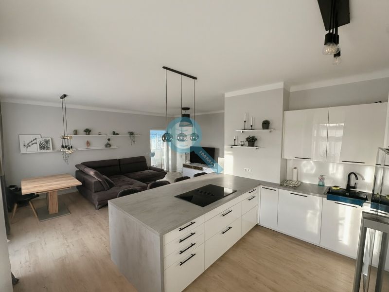 Renovierte 4-Zimmerwohnung mit ca. 233 m² Eigengarten und zwei Stellplätzen ? Nähe Haid-Center / / 4053 Haid / Bild 2