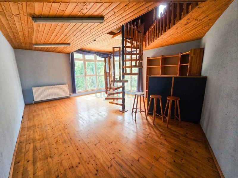 Gro�es Mehrfamilienhaus mit ca. 9.000 m� Grund ? 2 Einheiten, Garage, Pool, Sauna und viel Potenzial /  / 4040&nbsp;Linz / Bild 1