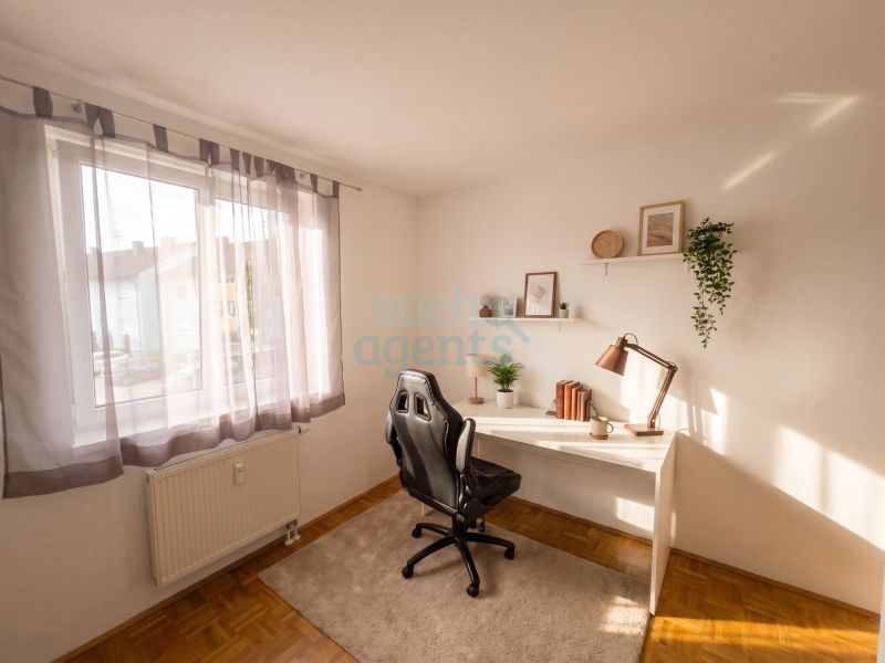 Gepflegte 3-Zimmer-Wohnung mit S�d-Balkon, Kamin, Carport & Freistellplatz in ruhiger Lage /  / 4925&nbsp;Pramet / Bild 3