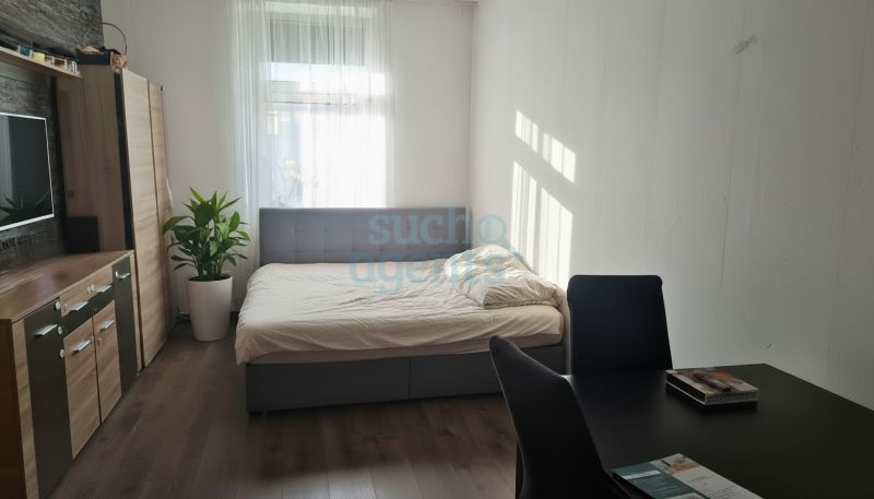 Sanierungsbed�rftige 2 Zimmer Wohnung auf 50 m� mit viel Potential