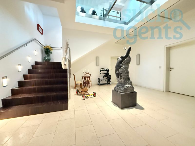 Villa mit ber 600 m Wohnflche, modernster Technik und einzigartiger Luxus-Ausstattung
