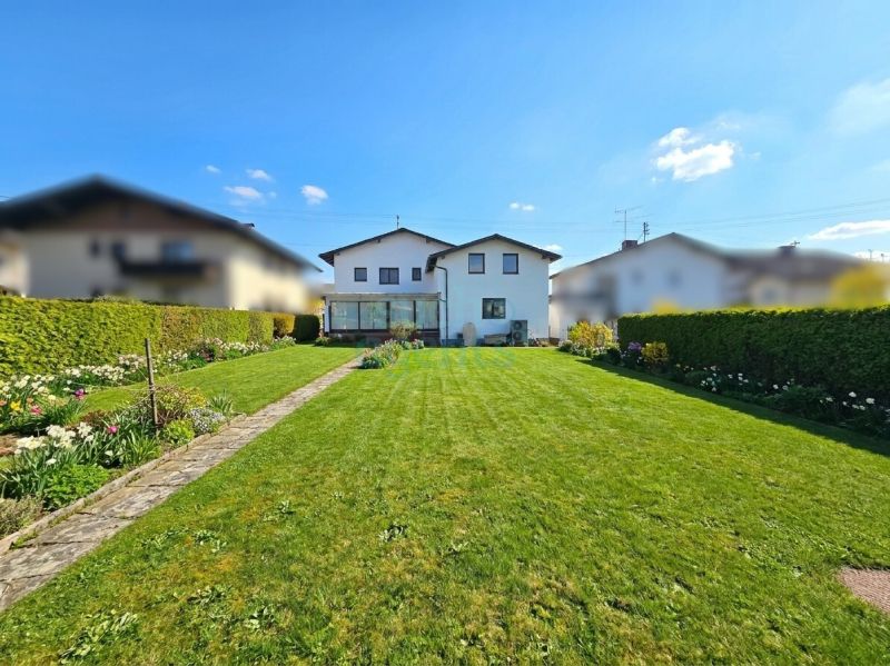 Exklusiv & neuwertig: Gro�z�giges Haus mit 2 Wohneinheiten, Wintergarten & Keller in Top-Lage /  / 4642&nbsp;Sattledt / Bild 0