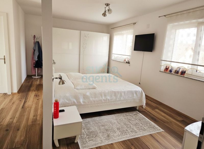 Mehrfamilienhaus mit Garten & Doppelgaragen  ? Ihr Familienparadies in Neuzeug /  / 4523 Neuzeug / Bild 3