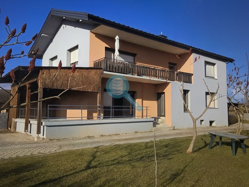 Zweifamilienhaus mit gro�em Garten