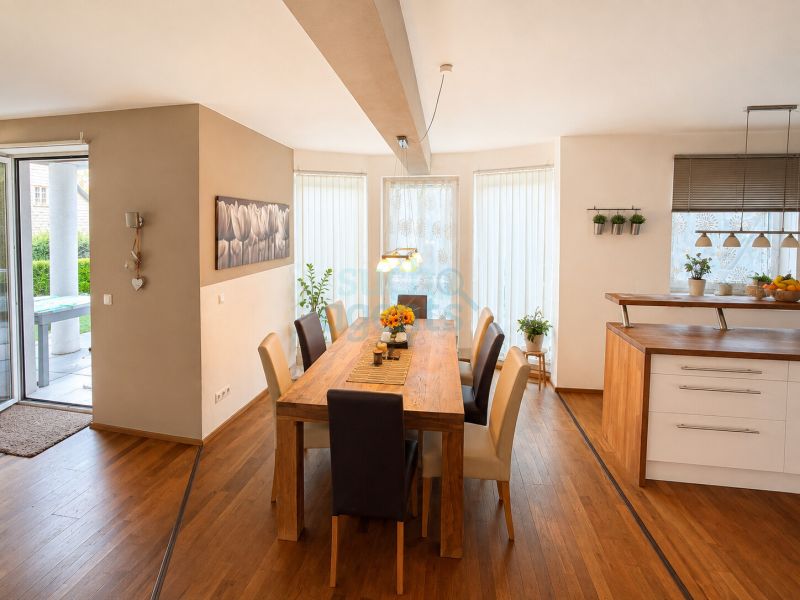 10 Minuten zum Traunsee! Luxuri�ses Wohnen mit Wellness, Pool & Traunsteinblick in Pinsdorf /  / 4812&nbsp;Pinsdorf / Bild 2