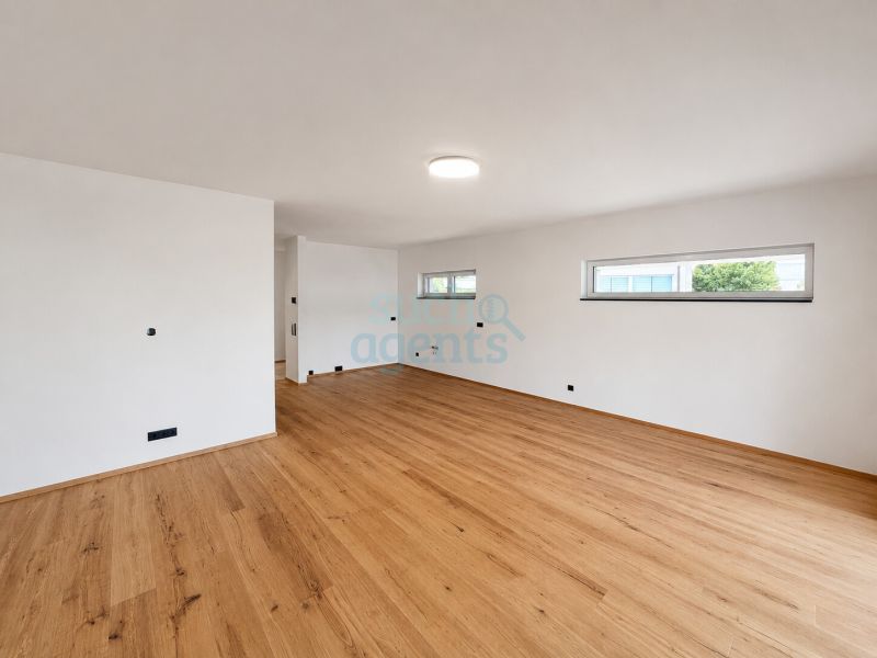 Stilvolle Doppelhaush�lfte mit Eigengarten und Carport in begehrter Lage von Leonding /  / 4060&nbsp;Leonding / Bild 1