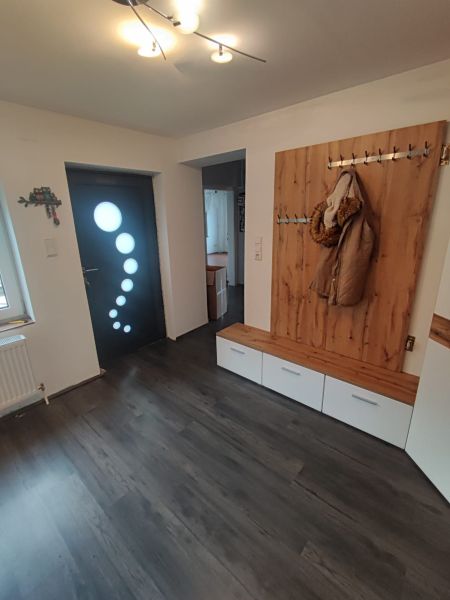 Charmantes teilrenoviertes Haus: Fertig zum Individualisieren und Vollenden! /  / 2183 Neusiedl an der Zaya / Bild 0