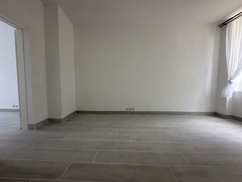 NEU renovierte, sonnige 4-Zimmer-Wohnung