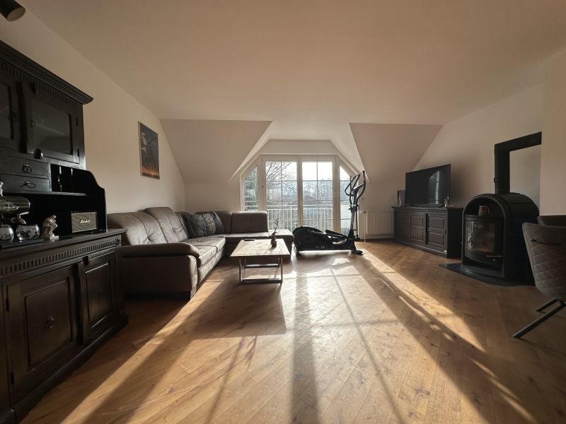 Charmante renovierte Wohnung mit Balkon, Terrasse, Carportplatz & Kamin