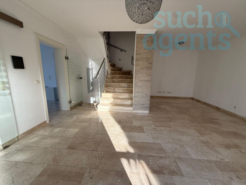 Exklusive Haush�lfte mit moderner K�che, Marmorb�den und 150 m� Nutzfl�che /  / 4050&nbsp;Traun / Bild 3