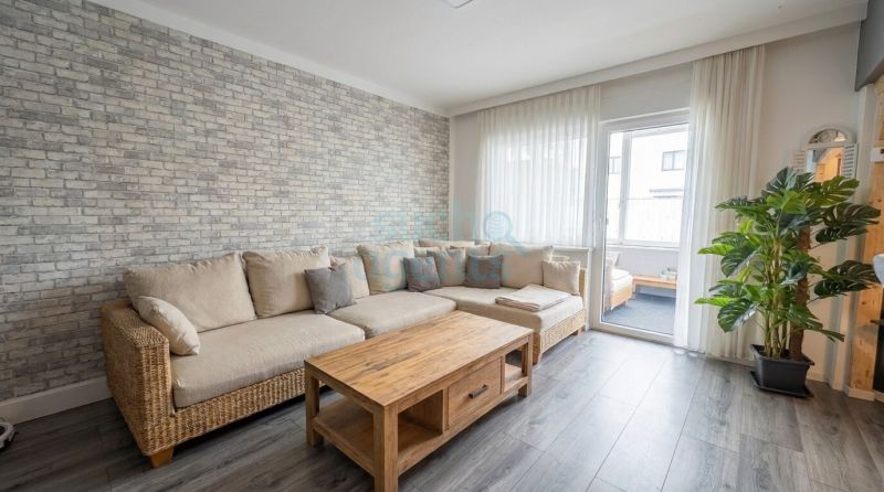 NEUER PREIS! Top renovierte Eigentumswohnung in Hörsching mit verglastem Balkon und Garage / / 4063 Hörsching / Bild 0