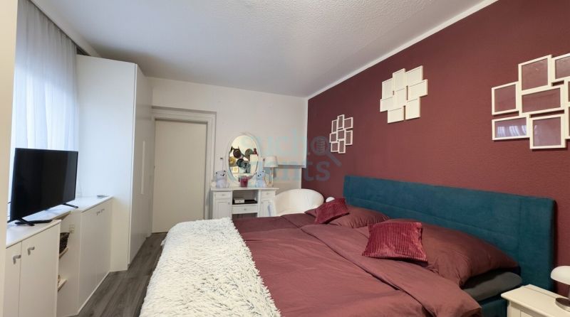 NEUER PREIS! Top renovierte Eigentumswohnung in Hörsching mit verglastem Balkon und Garage / / 4063 Hörsching / Bild 2