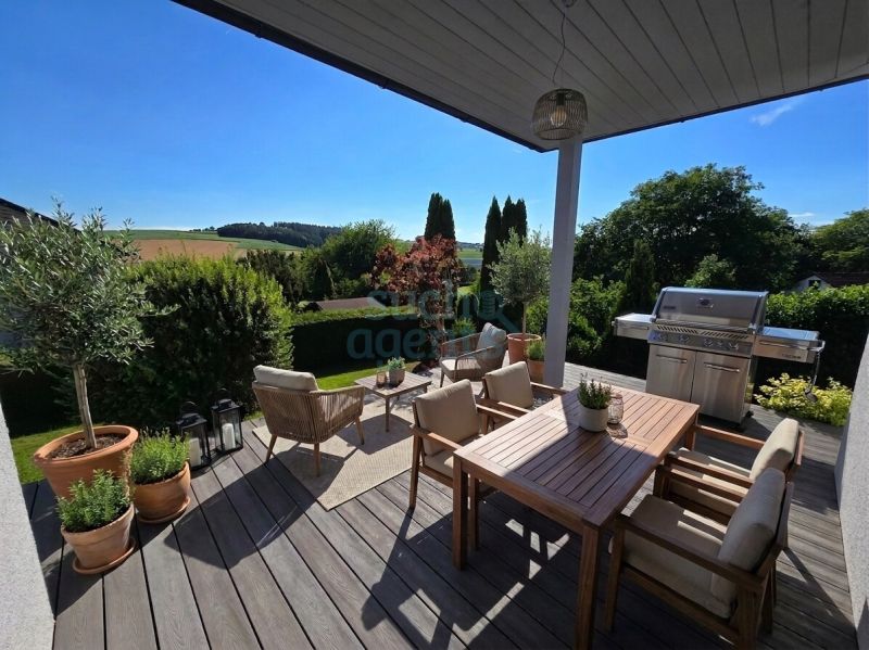 Wie Erstbezug! Renovierter Bungalow mit Panoramablick, großem Garten, Vollkeller, Doppelgarage, uvm.