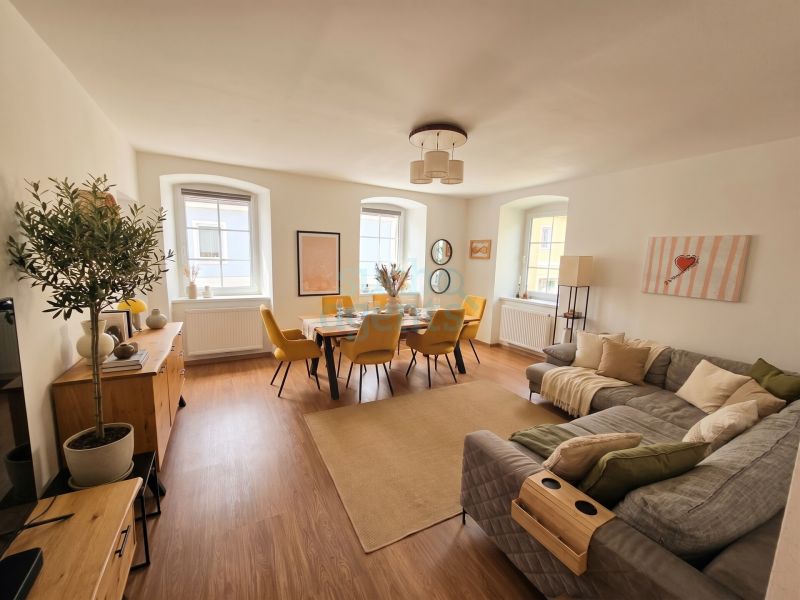 Fast neuwertige Dachgeschosswohnung mit großer Dachterrasse, viel Platz, Garage & Weitblick