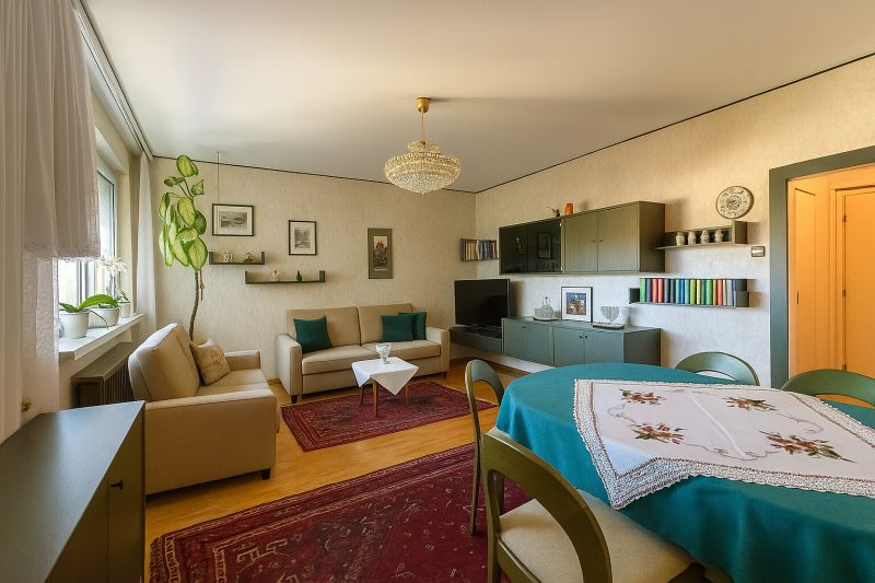 Helle, gut geschnittene 2 Zimmer Wohnung in der Josefstrae!