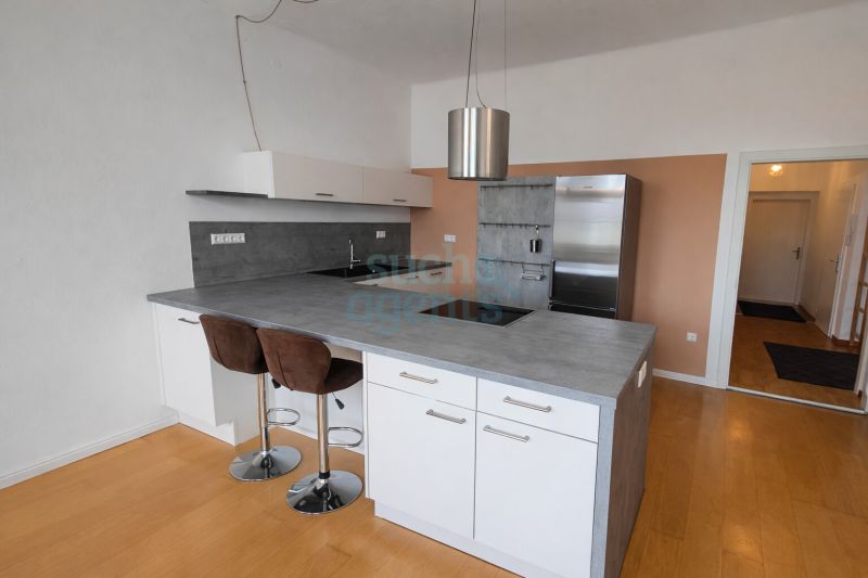 Ca. 125 m� gro�e 4 Zimmerwohnung mit hohen Decken und 15 m� Balkon in zentraler Lage von Wels /  / 4600&nbsp;Wels / Bild 2