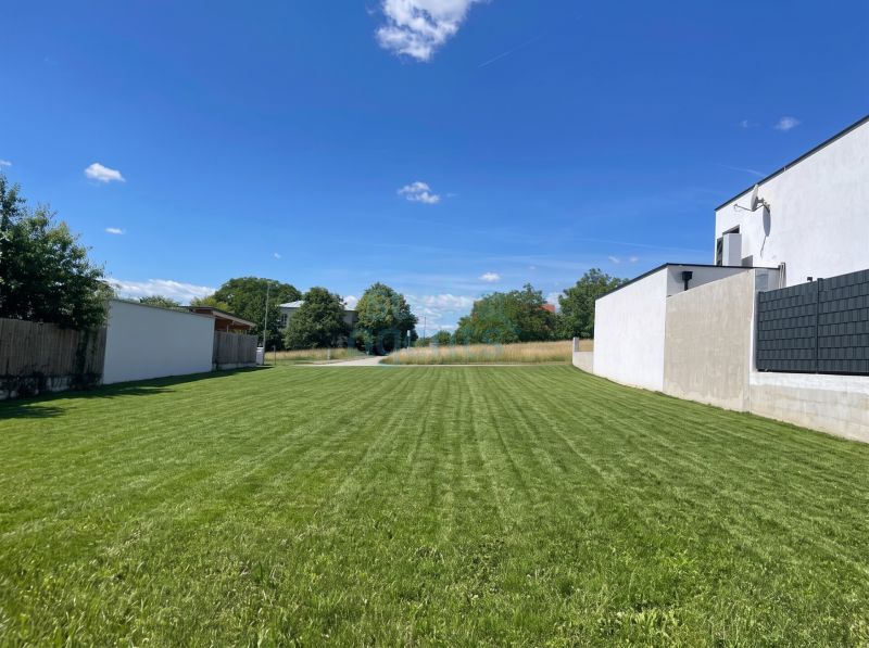 702 m� Baugrund in exquisiter Siedlungslage mit Fernblick und Zentrumsn�he /  / 7000&nbsp;Eisenstadt / Sankt Georgen am  / Bild 1