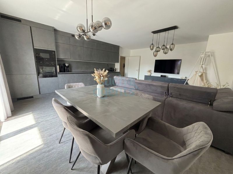 Frisch modernisierte 4-Zimmer-Wohnung mit 2 Balkonen in Liebenau