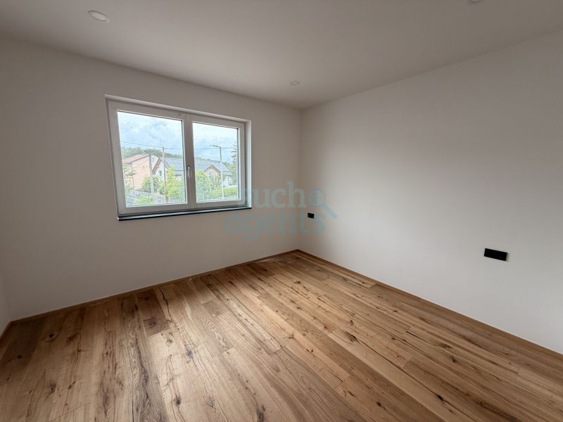 Stilvolle Doppelhaush�lfte mit Eigengarten und Carport in begehrter Lage von Leonding /  / 4060&nbsp;Leonding / Bild 4