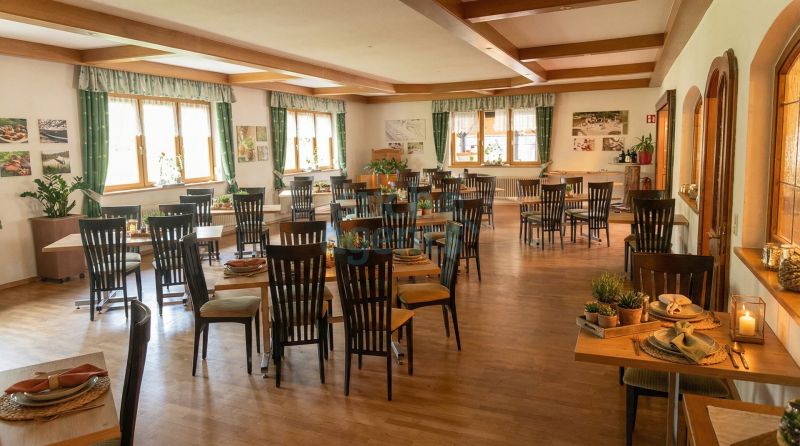 Gastro- & Wohnobjekt mit ca. 640m� - Panoramaterrasse und Blick in die Natur /  / 2560&nbsp;Alkersdorf / Alkersdorf / Bild 2