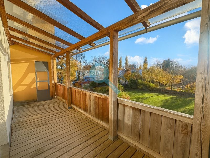 Renovierte 4-Zimmerwohnung mit ca. 233 m� Eigengarten und zwei Stellpl�tzen ? N�he Haid-Center