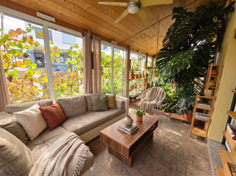 Modern wohnen in Ruhelage ? Einfamilienhaus mit Pool, PV, Garten, Winterg�rten & mehr | Lambach /  / 4650&nbsp;Lambach / Bild 0